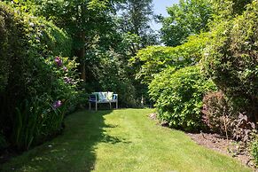 West Heath Road by Onefinestay