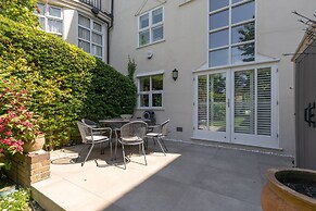 West Heath Road by Onefinestay