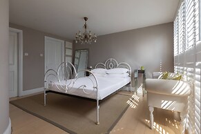 Tetcott Road by Onefinestay