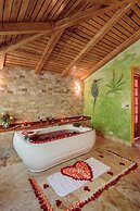 Luna Volcán, Adventure SPA - formerly Luna Runtún