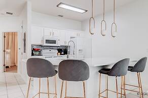 8523 Charming Townhouse Perfect for Family