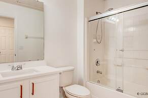 8523 Charming Townhouse Perfect for Family