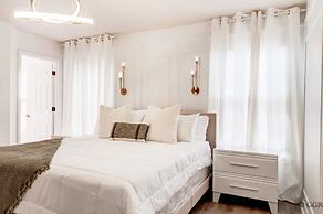 8523 Charming Townhouse Perfect for Family