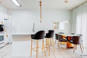 8523 Charming Townhouse Perfect for Family