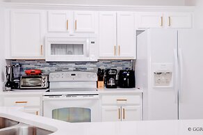 8523 Charming Townhouse Perfect for Family