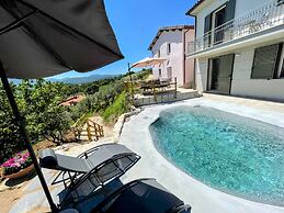 Villa Ipnotica - Panoramic Views Plus Exquisite Pool - Sleeps 7 - Very