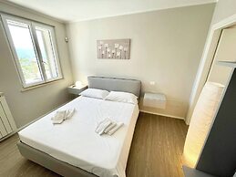 Villa Ipnotica - Panoramic Views Plus Exquisite Pool - Sleeps 7 - Very