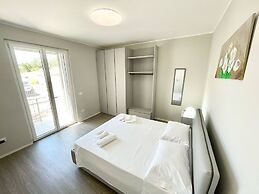 Villa Ipnotica - Panoramic Views Plus Exquisite Pool - Sleeps 7 - Very