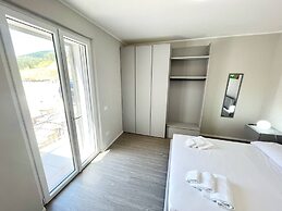 Villa Ipnotica - Panoramic Views Plus Exquisite Pool - Sleeps 7 - Very