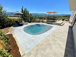 Villa Ipnotica - Panoramic Views Plus Exquisite Pool - Sleeps 7 - Very