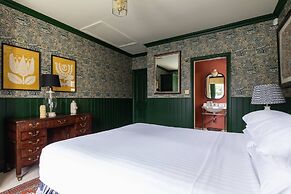 Westover Road III by Onefinestay