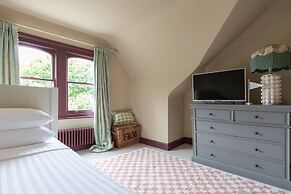 Westover Road III by Onefinestay