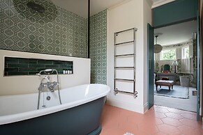 Westover Road III by Onefinestay