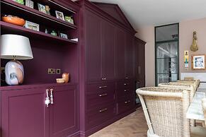 Westover Road III by Onefinestay