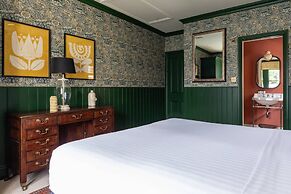 Westover Road III by Onefinestay