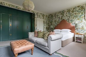 Westover Road III by Onefinestay