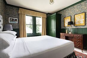 Westover Road III by Onefinestay