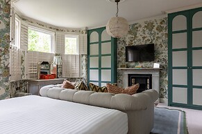 Westover Road III by Onefinestay