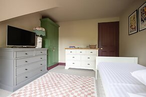 Westover Road III by Onefinestay