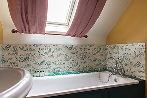 Westover Road III by Onefinestay