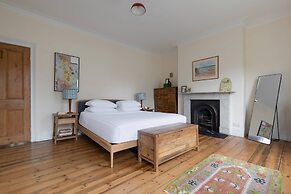 Englefield Road by Onefinestay