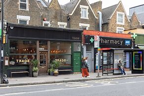 Englefield Road by Onefinestay