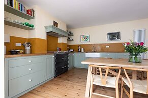 Englefield Road by Onefinestay