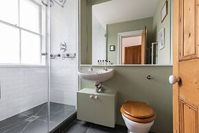 Englefield Road by Onefinestay