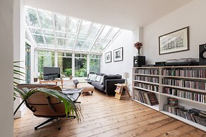 Englefield Road by Onefinestay