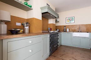 Englefield Road by Onefinestay