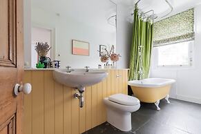 Englefield Road by Onefinestay