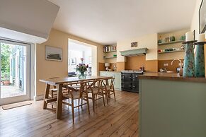 Englefield Road by Onefinestay