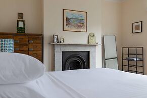 Englefield Road by Onefinestay