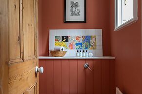 Englefield Road by Onefinestay