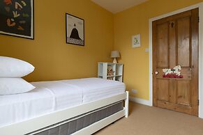 Englefield Road by Onefinestay