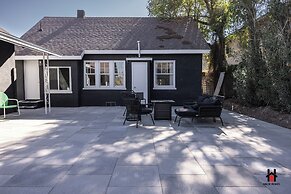 Remodeled 1920s Bungalow & Retro Casita
