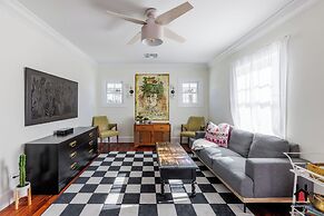 Remodeled 1920s Bungalow & Retro Casita