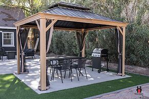 Remodeled 1920s Bungalow & Retro Casita