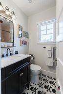 Remodeled 1920s Bungalow & Retro Casita