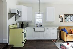 Remodeled 1920s Bungalow & Retro Casita