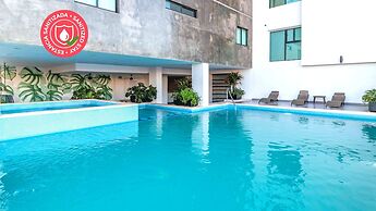 New Centric apt. with pool & jacuzzi