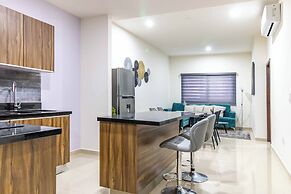 New Centric apt. with pool & jacuzzi