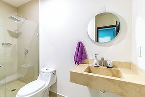 New Centric apt. with pool & jacuzzi