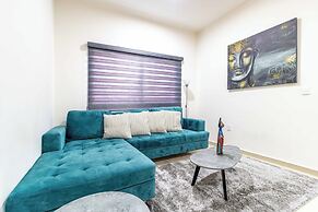 New Centric apt. with pool & jacuzzi