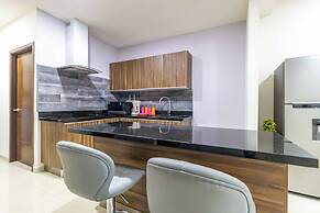 New Centric apt. with pool & jacuzzi