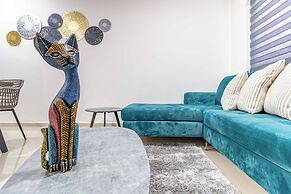 New Centric apt. with pool & jacuzzi