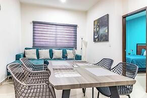 New Centric apt. with pool & jacuzzi