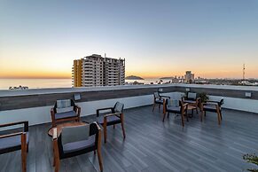 New Centric apt. with pool & jacuzzi