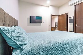 New Centric apt. with pool & jacuzzi