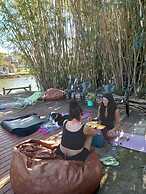 Nomades Riverside - Adventure Hostels & Coworking